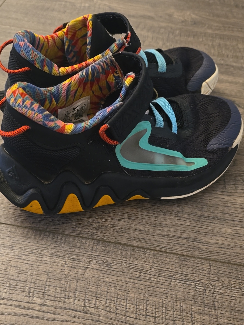 Nike Giannis Immortality‎ 2 Black/Yellow/Green/Blue Sneakers Vibrant Design Used